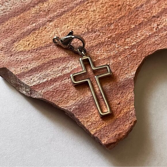 Origami Owl Silver Tone Open Cross Dangle Pendant Charm Retired - Picture 1 of 5